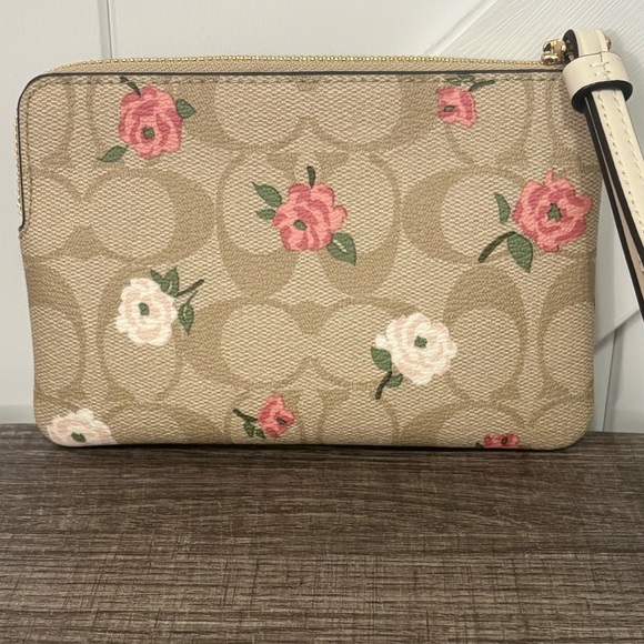 NWOT Coach Floral Wristlet - Picture 2 of 6